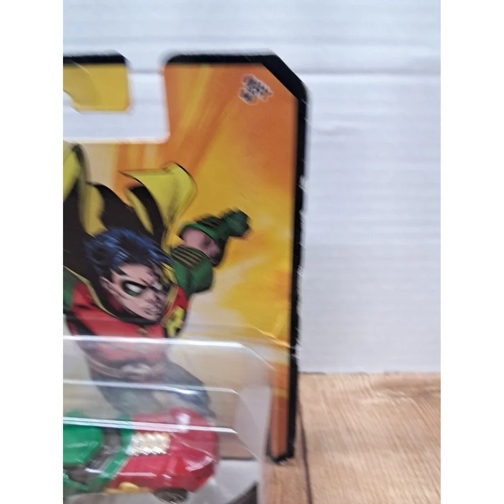 2014 Hot Wheels DC COMICS ROBIN DIECAST Scale 1:64 NEW